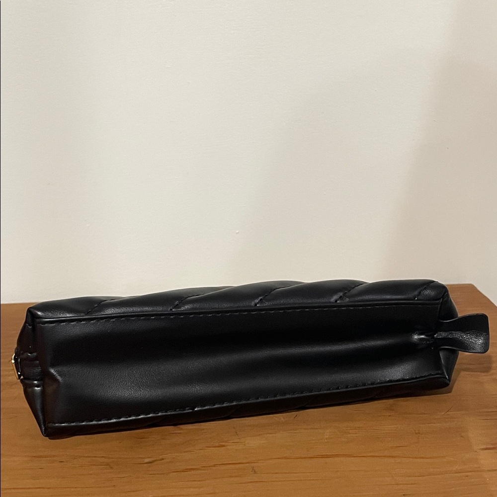 🎉 Yves Saint Laurent Black Quilted Cosmetic Case with Gold Zipper - Picture 3 of 6
